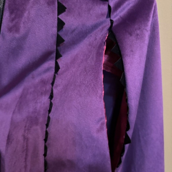 Disney Store Frozen Anna Purple Cape Only Costume Halloween Size‎ 7/8 - Picture 6 of 8